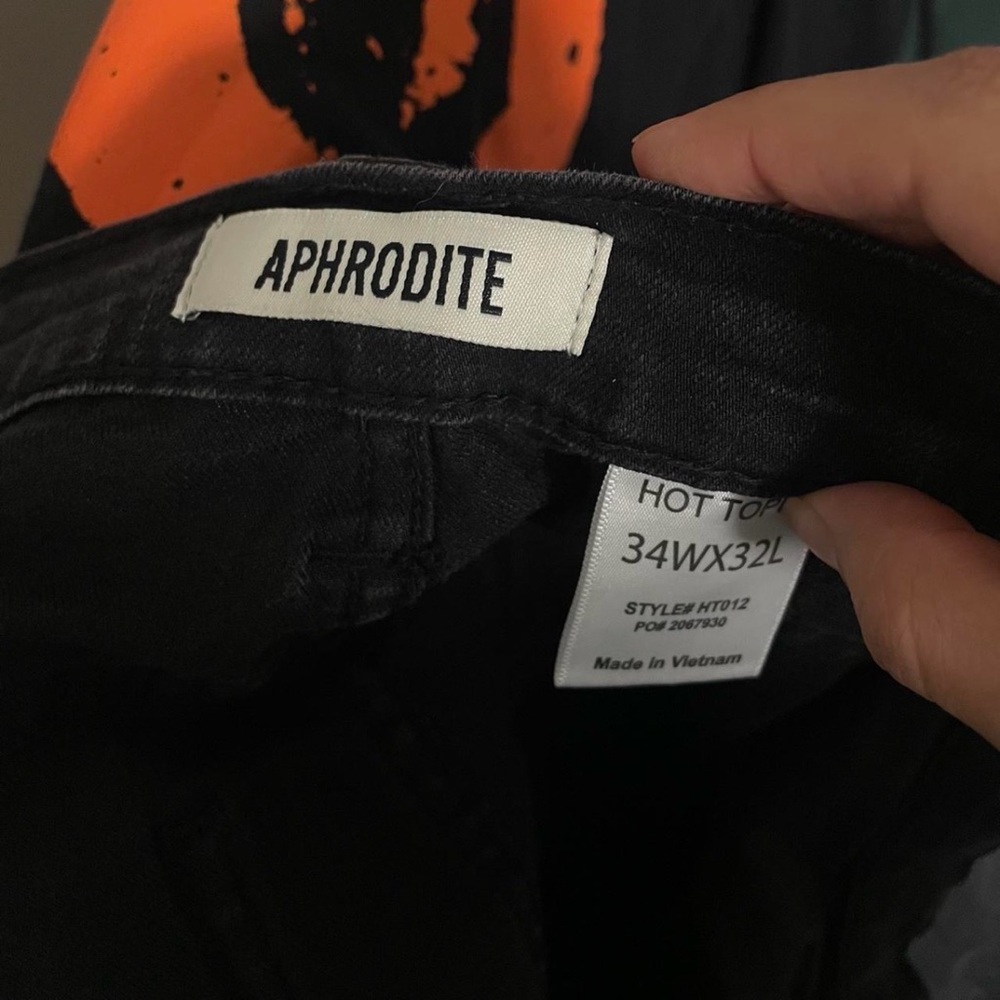 Aphrodite Baggy Jeans w/ chain - Picture 3 of 3